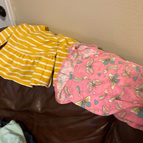 little girl clothes . Size 18/24 months - Picture 5 of 5